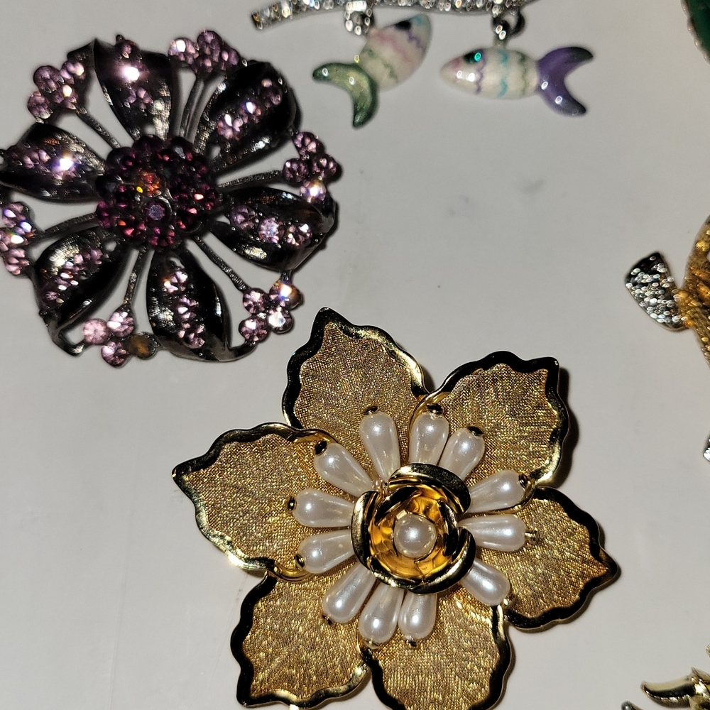 Brooches Brooches Brooches View 3